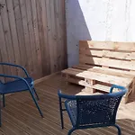 L'artistique, Maison Pour 5 Personnes, 2 Chambres, Stationnement Gratuit, Spacieux, Atypique 度假居