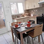 度假居 L'artistique, Maison Pour 5 Personnes, 2 Chambres, Stationnement Gratuit, Spacieux, Atypique *