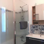 L'artistique, Maison Pour 5 Personnes, 2 Chambres, Stationnement Gratuit, Spacieux, Atypique * 阿棉