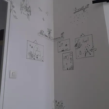 L'Artistique, Maison Pour 4 Personnes, 2 Chambres, Stationnement Gratuit, Petite Cour, Spacieux, Atypique Nyaraló Amiens