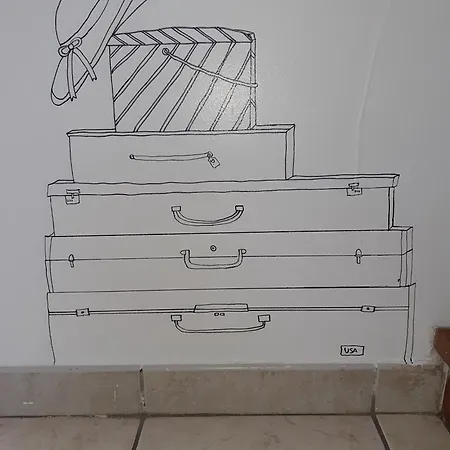 Nyaraló L'Artistique, Maison Pour 4 Personnes, 2 Chambres, Stationnement Gratuit, Petite Cour, Spacieux, Atypique Amiens