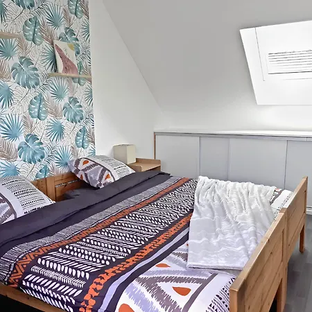 L'Artistique, Maison Pour 4 Personnes, 2 Chambres, Stationnement Gratuit, Petite Cour, Spacieux, Atypique