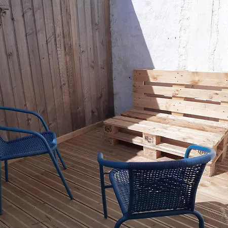 L'Artistique, Maison Pour 4 Personnes, 2 Chambres, Stationnement Gratuit, Petite Cour, Spacieux, Atypique Nyaraló