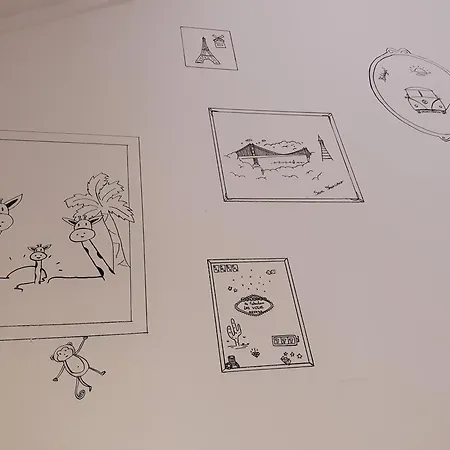 L'Artistique, Maison Pour 4 Personnes, 2 Chambres, Stationnement Gratuit, Petite Cour, Spacieux, Atypique