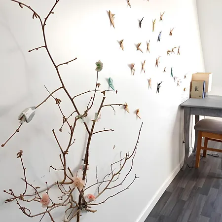L'Artistique, Maison Pour 4 Personnes, 2 Chambres, Stationnement Gratuit, Petite Cour, Spacieux, Atypique *